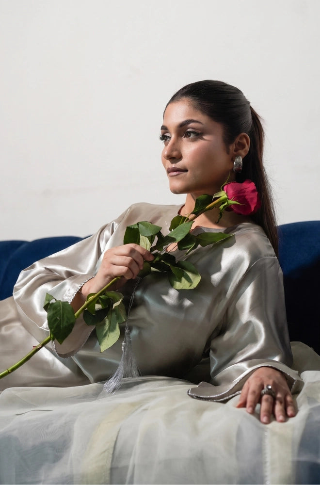 3PC ready to wear suit in raw silk, featuring a Farsi shalwar, lace details and a four-side lace dupatta