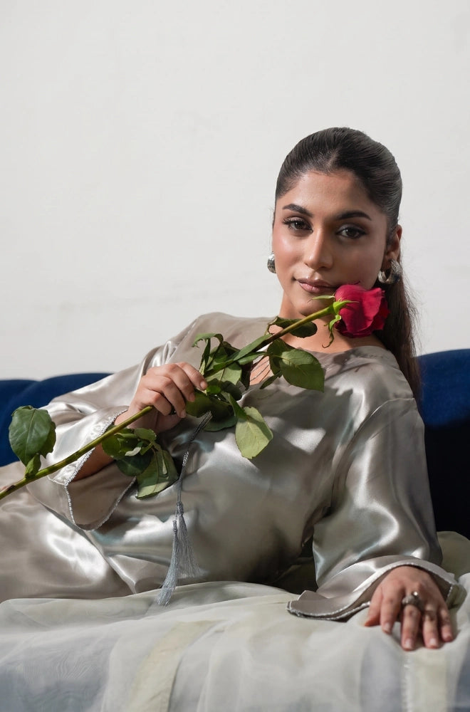 3PC ready to wear suit in raw silk, featuring a Farsi shalwar, lace details and a four-side lace dupatta